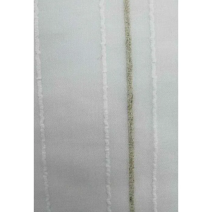 Visillo para ventana Delia Rayas - An x Al: 140 x 260 cm, 100% poliéster, Beige/Blanco - Primer plano de un tejido blanco con rayas verticales blancas y verde oliva. El textil tiene un tejido fino y una textura sutil.