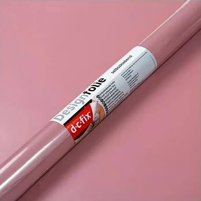 D-c-fix Dekorfolie Seidenmatt - 45 x 200 cm, Uni, Ash Rose - Nahaufnahme einer Rolle d-c-fix Designfolie in Rosa, ideal für DIY-Projekte und zur Dekoration von Möbeln und Oberflächen.
