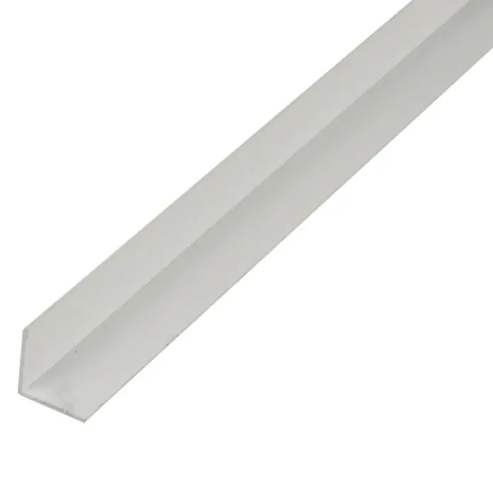 Kantoflex Perfil angular - L x An x Al: 2.600 x 15 x 15 mm, Espesor: 1 mm, Aluminio, Blanco, Lacado - Primer plano de un protector de borde blanco, utilizado para proteger y cubrir esquinas, proporcionando un borde limpio.