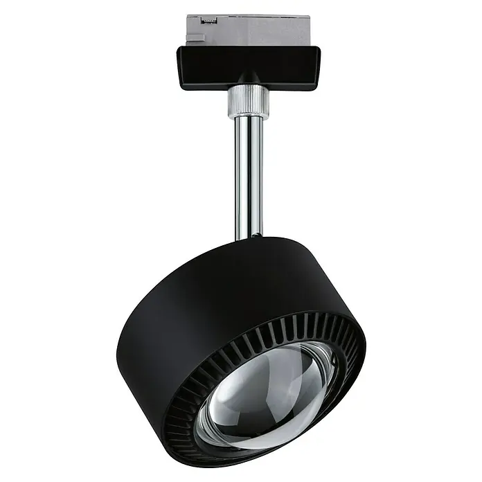Paulmann URail LED-Spot Aldan - Schwarz matt, Kaltweiß, Ø x H: 9,9 x 17,9 cm - Nahaufnahme einer schwarzen Strahler-Deckenleuchte mit silberner Stange und klarem Objektiv vor schwarzem Hintergrund.