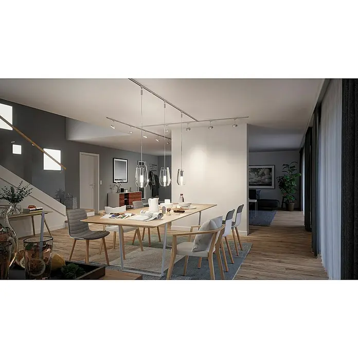Paulmann URail Gleiter - 150 cm, Metall, Chrom matt - Ein Esszimmer mit einem Holztisch und Stühlen, beleuchtet von einer modernen Hängeleuchte, die über dem Tisch angebracht ist.