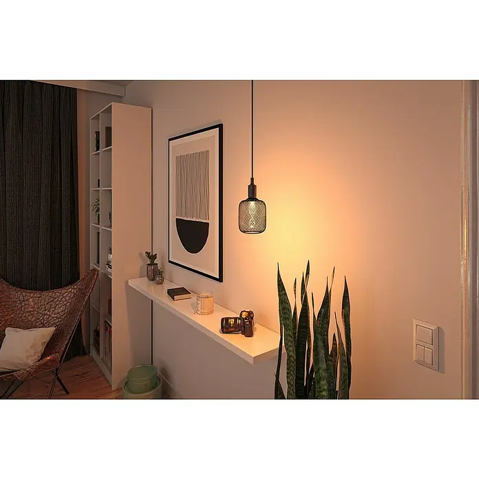 Paulmann LED-Lampe Metallic Glow Helix - E27, Nicht Dimmbar, Warmweiß, 110 lm, 3,5 W, 1 Stk., Schwarz - Nahaufnahme einer dekorativen, schwarzen Hängelampe mit warmem Licht, die eine gemütliche Atmosphäre in einem stilvollen Interieur schafft.