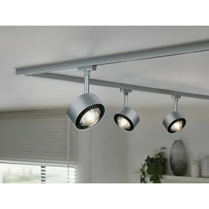Paulmann URail LED-Spot Aldan - Chrom matt, Kaltweiß, Ø x H: 9,9 x 17,9 cm - Eine moderne silberne Deckenleuchte mit drei Strahlern, die ein helles, fokussiertes Licht ausstrahlen.