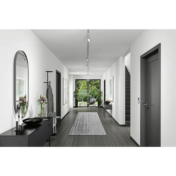 Paulmann URail LED-Spot Capsule II - Chrom matt, 8 x 8,7 x 21 cm, Neutralweiß - Helle Diele mit dunklem Holzboden, einem eleganten Spiegel und einer modernen Kommode, die den Raum stilvoll ergänzen.