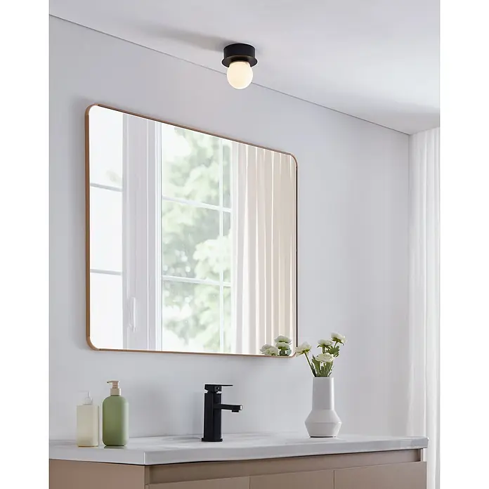 Eglo LED-Wand- & Deckenleuchte Mosiano - 3,3 W, Schwarz, Schwarz, Warmweiß, Durchmesser: 11 cm - Eine moderne Badezimmerausstattung mit einem stilvollen Spiegel, einer schwarzen Armatur und einer eleganten Deckenleuchte.
