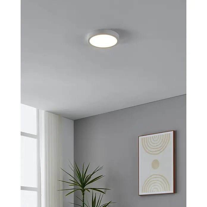 Eglo LED-Deckenleuchte Fueva 5 Sensor - 17 W, Weiß, Warmweiß, Durchmesser: 21 cm - Eine moderne, runde Deckenleuchte in Weiß strahlt helles Licht in einem stilvollen Raum aus. Ideal für zeitgenössische Interieurs.