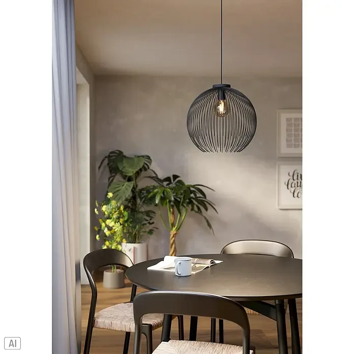 Eglo Venezuela Pendelleuchte rund - 40 W, Ø x H: 40 x 110 cm, Schwarz, Schwarz, E27 - Eine moderne Pendelleuchte mit kugelförmigem, schwarzem Drahtdesign hängt über einem Esstisch mit Stühlen und Pflanzen im Hintergrund.
