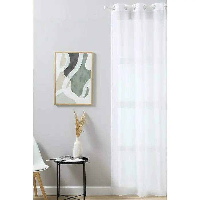Visillo para ventana Dorial - An x Al: 140 x 260 cm, 100% poliéster, Blanco - Escena de habitación luminosa con una pintura moderna, una mesa auxiliar con decoración y una cortina blanca elegante.