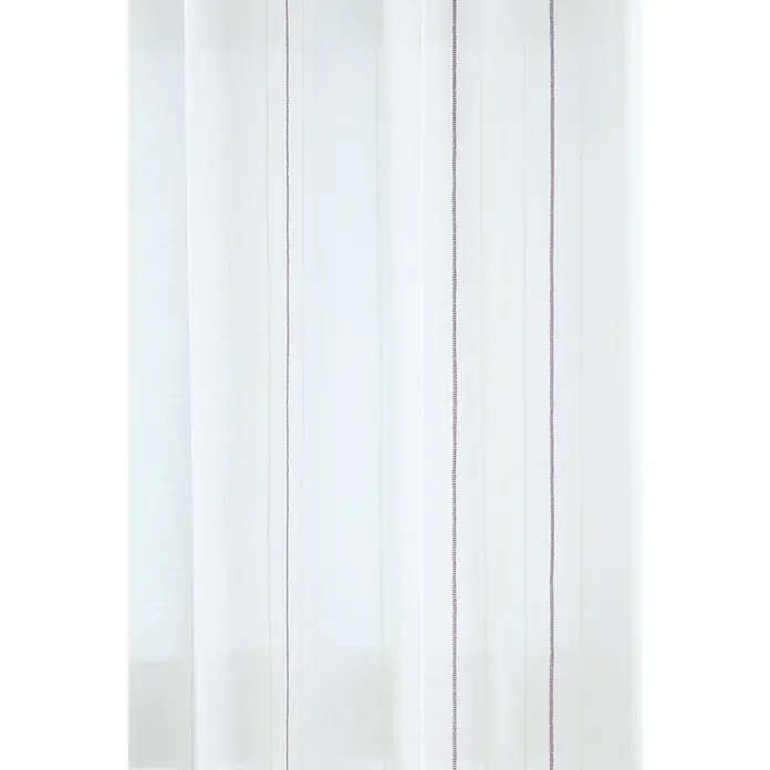 Visillo para ventana Raya - An x Al: 140 x 260 cm, 100% poliéster, Malva - Primer plano de cortinas blancas translúcidas con sutiles rayas verticales, mostrando una elegante y aireada decoración de ventanas.