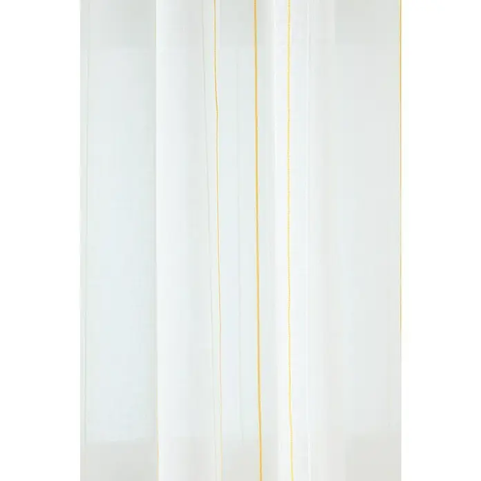 Visillo para ventana Raya - An x Al: 140 x 260 cm, 100% poliéster, Blanco/Mostaza - Primer plano de una cortina blanca con sutiles rayas doradas, que brinda una sensación de elegancia ligera y luminosidad suave.