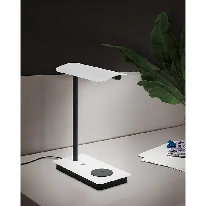 Eglo LED-Tischleuchte Arenaza - 5,8 W, L x B x H: 24 x 13 x 32 cm, Weiß, Warmweiß - Elegante LED-Tischleuchte in Weiß und Schwarz. Das minimalistische Design fügt sich nahtlos in moderne Büros oder Wohnräume ein.