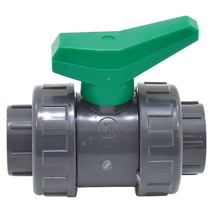 Válvula esférica de rosca - ½″, Riego de jardín - Una válvula de bola de PVC gris con mango verde para regular el flujo de fluidos en diversas aplicaciones.