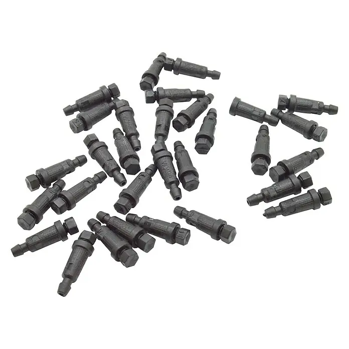 Gotero lineal - 2 l/h, 100 ud. - Un primer plano de varios adaptadores metálicos grises dispersos sobre una superficie blanca. Los adaptadores son cilíndricos con extremos hexagonales.