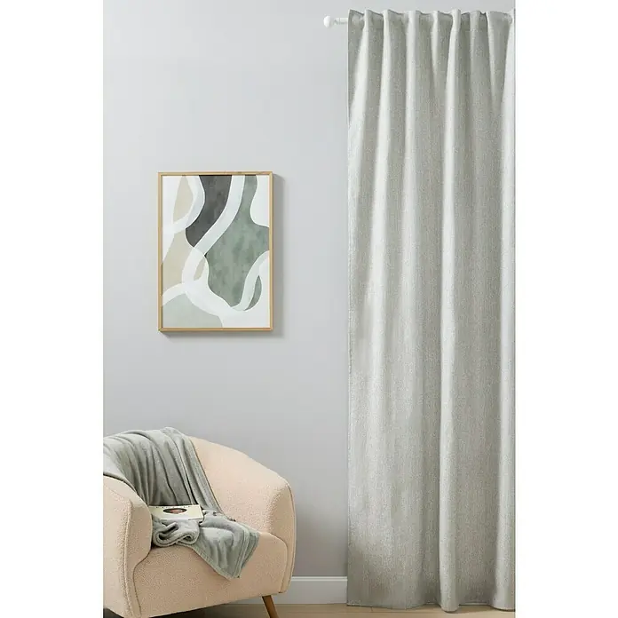 Cortinas pasabarra Muka - An x Al: 140 x 260 cm, Gris, Materiales naturales - Imagen de una cortina opaca gris, perfecta para oscurecer una habitación y proporcionar privacidad. La cortina cuelga junto a una obra de arte.
