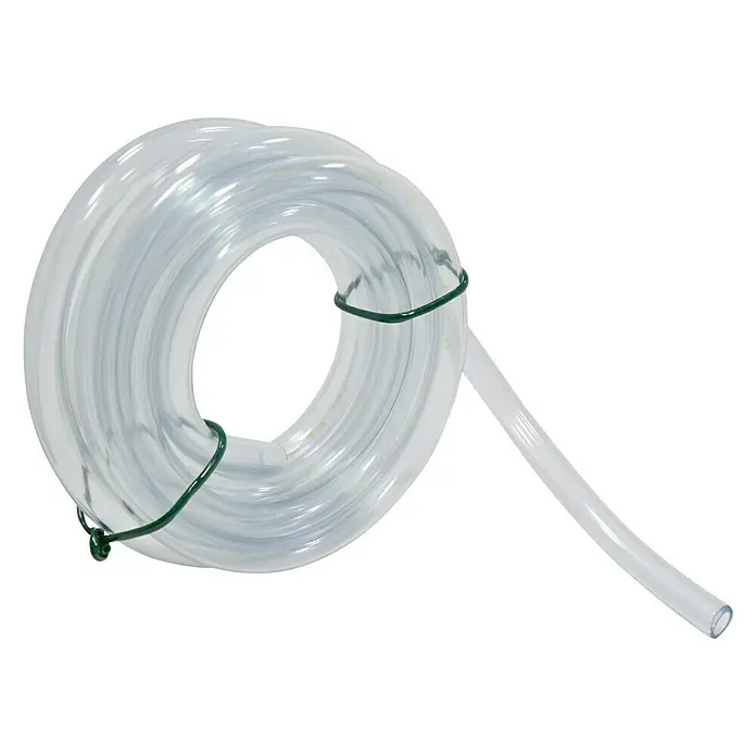 Tubo PE de cristal - Ø x L: 12 mm x 4 m, PVC - Tubo de vinilo transparente enrollado y sujetado con alambre verde, ideal para diversas aplicaciones de transferencia de fluidos.