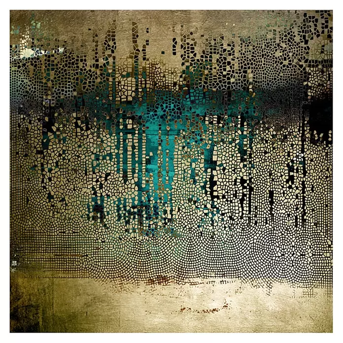 Glasbild - Schlangenhaut Gold, B x H: 100 x 100 cm - Abstraktes Mosaikkunstwerk in Gold, Beige und Petrol, mit strukturierter, geometrischer Musterung.