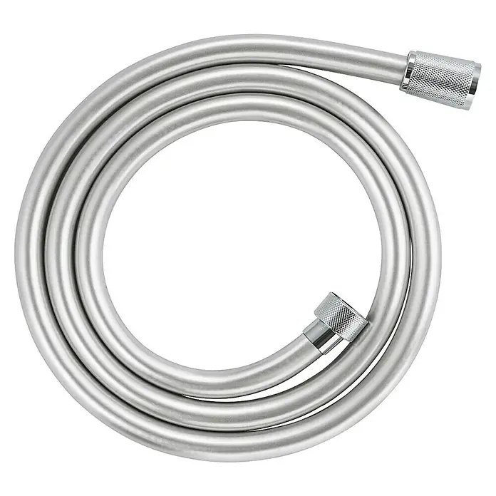 Grohe QuickFix Vitalio Start Flexo de ducha - Largo: 150 cm, Plástico, Cromo - Primer plano de una manguera de ducha flexible de acero inoxidable con accesorios moleteados sobre un fondo negro.