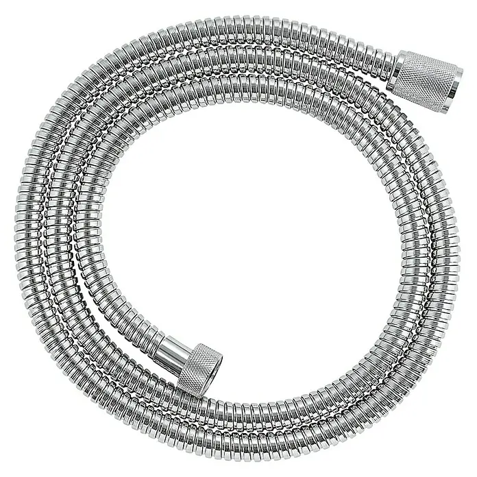 Grohe QuickFix Vitalio Start Flexo de ducha - Largo: 150 cm, Metal, Cromo - Primer plano de una manguera de ducha flexible de acero inoxidable con accesorios moleteados sobre un fondo negro.