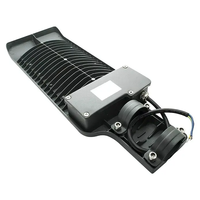 Led Hispania Farola LED Neo - 20 W, 3,5 x 0,11 x 28,5 cm, Gris, 90 lm - 120 lm, 5.700 K, IP65, 20 ud. - Primer plano de una farola LED negra, destacando su diseño elegante y su construcción robusta.