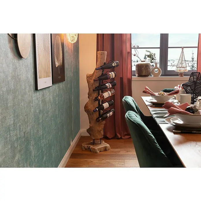 Flaschenregal Weinflaschenhalter - 36 x 125 cm, Passend für: 6 Weinflaschen, Holz - Ein rustikaler Weinständer aus Holz mit mehreren Flaschen Wein, platziert in einem eleganten Essbereich mit modernem Dekor.