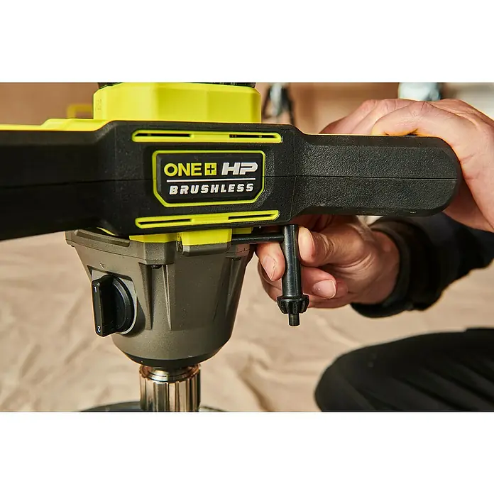 Ryobi ONE+HP Akku-Rührwerk RPM18X-0 - 18 V, Anzahl Akkus: Ohne Akku - Nahaufnahme eines ONE+ HP Brushless-Werkzeugs von Ryobi, das für seine Leistung und Effizienz bekannt ist, ideal für anspruchsvolle Projekte.
