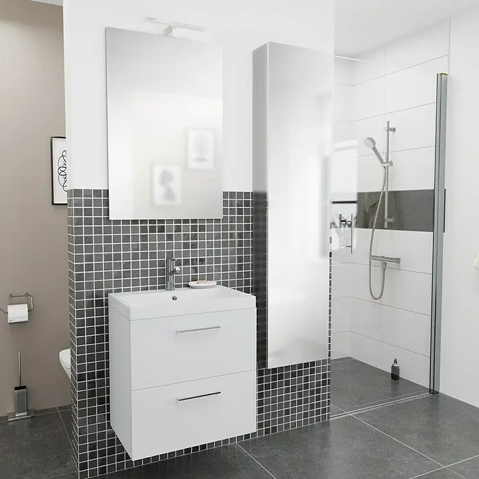 Camargue Espacio Badmöbel-Set i141 - 100 cm, Mira - Ein Badezimmer mit einem weißen Waschbeckenunterschrank, einem Spiegel und einer Duschkabine. Der Raum ist modern und stilvoll gestaltet.