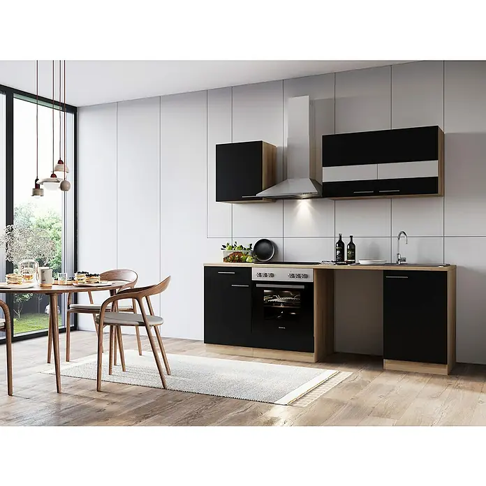 Respekta Küchenzeile Merle - Breite: 220 cm, Schwarz, Mit Elektrogeräten, Mit Waschmaschinennische - Elegante Küche mit modernen schwarzen Schränken, Holzelementen und einem stilvollen Essbereich mit hellem Teppich.