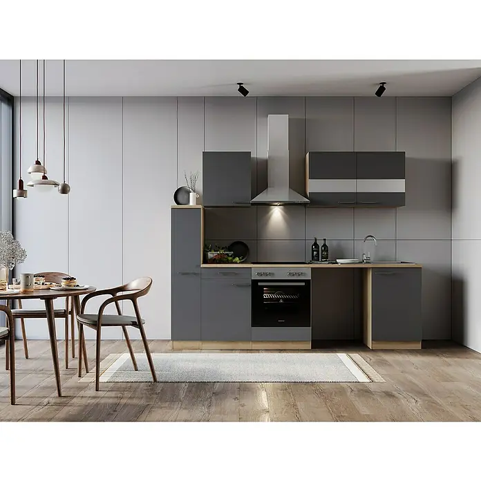 Respekta Küchenzeile Merle - Breite: 250 cm, Grau, Mit Elektrogeräten, Mit Waschmaschinennische - Elegantes Küchendesign mit grauen Schränken, hellem Holzdekor und modernen Pendelleuchten über dem Esstisch für ein stilvolles Ambiente.
