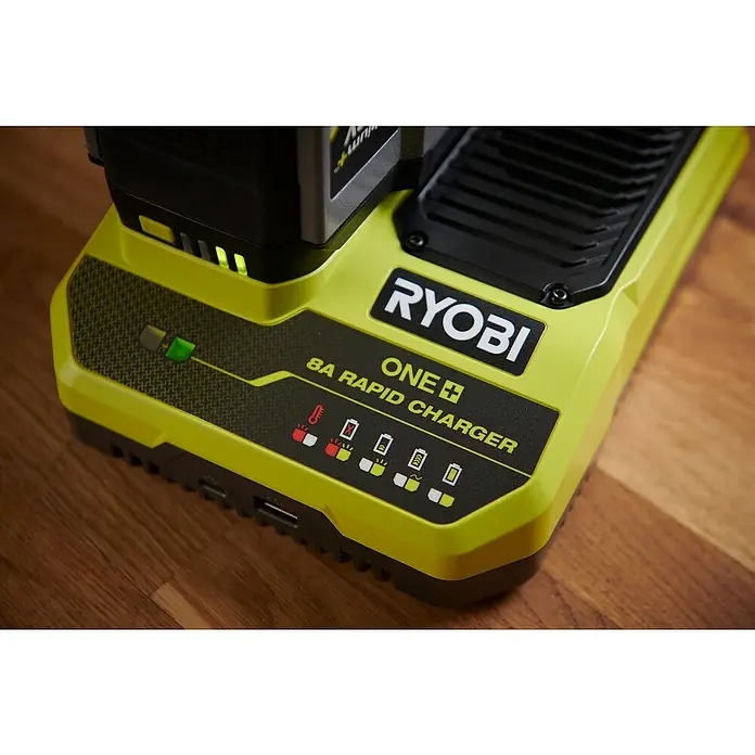 Ryobi ONE+ Akku-Schnellladegerät RC18180 - Passend für: Ryobi One+ 18V Akkus - Nahaufnahme des Ryobi ONE+ 8A Schnellladegeräts, das für seine Effizienz und schnelles Aufladen bekannt ist.\n