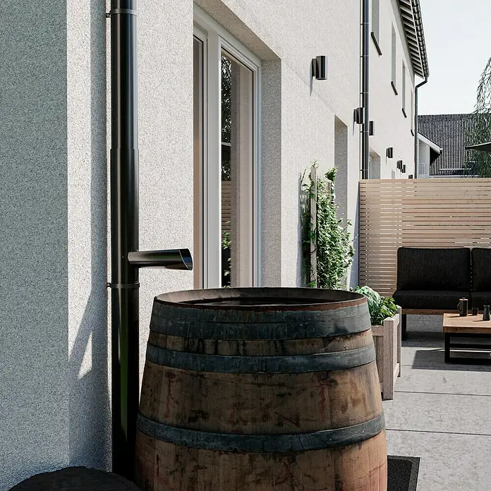 Marley Fallrohr - Nennweite: 105 mm, Länge: 100 cm, Anthrazit-Metallic - Regenwassertonne aus Holz mit schwarzem Fallrohr für die Regenwassernutzung im Garten. Nachhaltige Lösung zur Wassergewinnung.