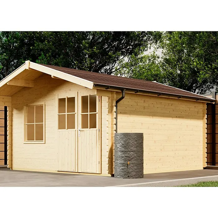 Marley Rinnenendstück - Nennweite: 75 mm, Kunststoff, Anthrazit-Metallic, Universal - Eine helle Holzgartenhütte mit braunem Dach und Regentonne davor, umgeben von Bäumen, bietet rustikalen Charme und praktische Wassernutzung.