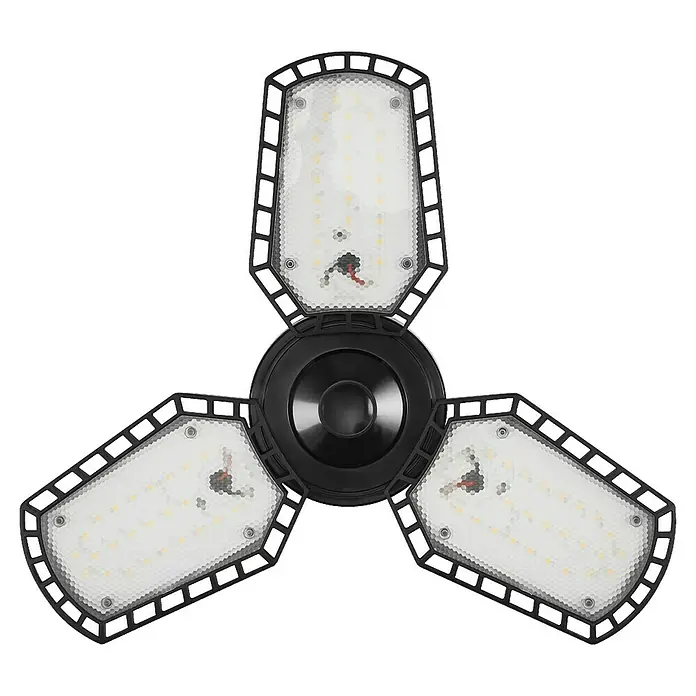 Osram Deckenleuchte Highbay E27 Blade - 40 W, L x B x H: 33,7 x 33,7 x 10,9 cm, Schwarz, E27 - Detailaufnahme einer schwarzen LED-Garagenleuchte mit drei Flügeln, die helles Licht spendet. Ideal für Werkstätten und Garagen.