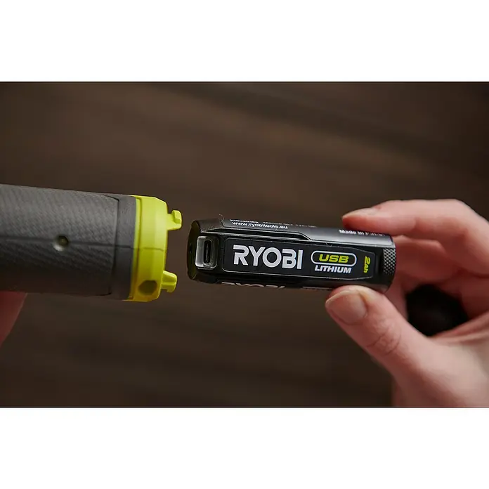 Ryobi 4V USB Akku-Ratschenschrauber RR14W4-0 - 4 V, Ohne Akku - RYOBI USB-Lithium-Akku wird an einem Bohrer befestigt, mit der Aufschrift "RYOBI USB Lithium 2Ah".