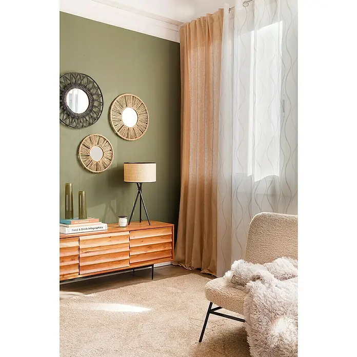 Visillo para ventana Selena - An x Al: 140 x 260 cm, 100% poliéster, Beige/Blanco - Idea de diseño de interiores con espejos de pared redondos, un armario y un sillón con una manta, creando un espacio habitable acogedor con cortinas marrones.