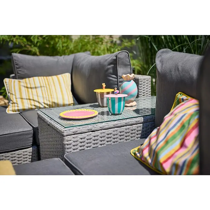 Loungemöbel-Set - 5 -tlg., Aluminium, Polyrattan, Anthrazit - Farbenfrohes Outdoor-Dekor mit gestreiften Tassen und einer verspielten Vase auf einem stilvollen Terrassentisch.