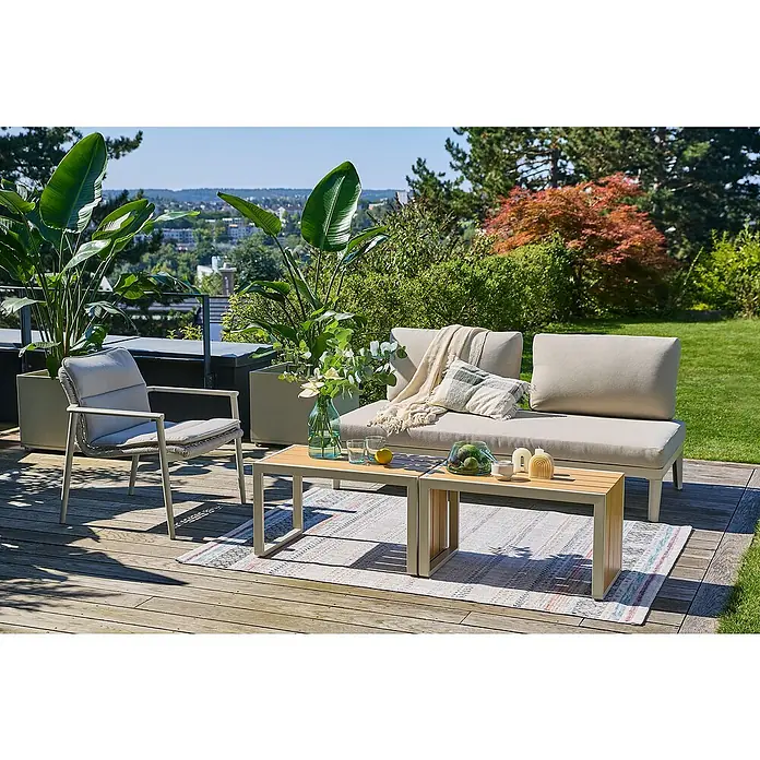 Sunfun Loungemöbel-Set Solo Rope II - 5 -tlg., Aluminium/Polyrattan/Olefin, Light-Greige - Einladende Gartensitzgruppe mit Sofa, Stuhl und Couchtisch auf einer Terrasse, umgeben von üppigem Grün. Ideal für entspannte Stunden im Freien.