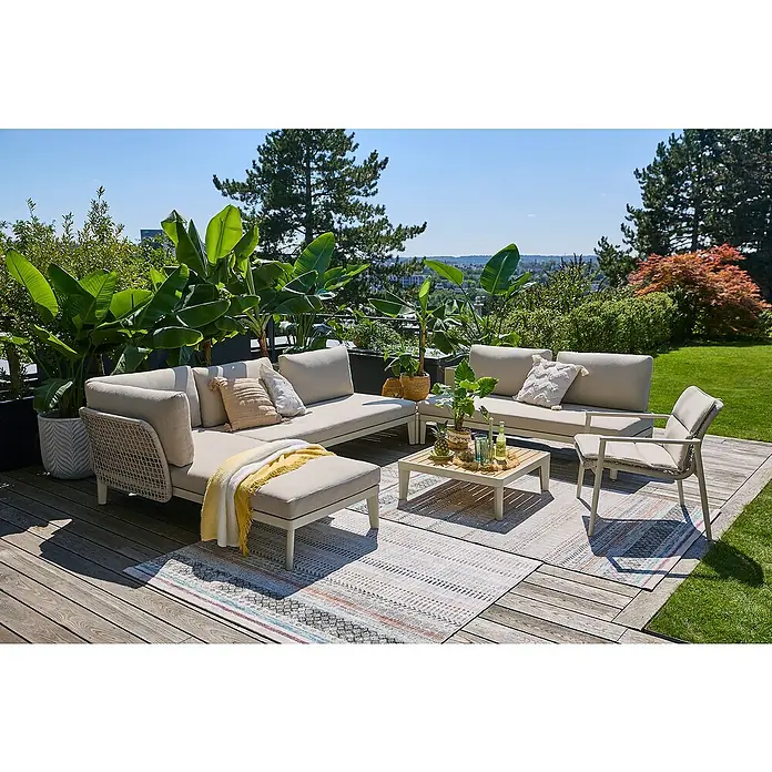 Sunfun Loungemöbel-Set Solo Rope V - 6 -tlg., Aluminium/Polyrattan/Olefin, Light-Greige - Elegantes Gartenmöbel-Set mit Lounge-Sofa, Ottomane, Sessel und Couchtisch auf einer Terrasse mit üppiger Bepflanzung für entspannte Stunden im Freien.