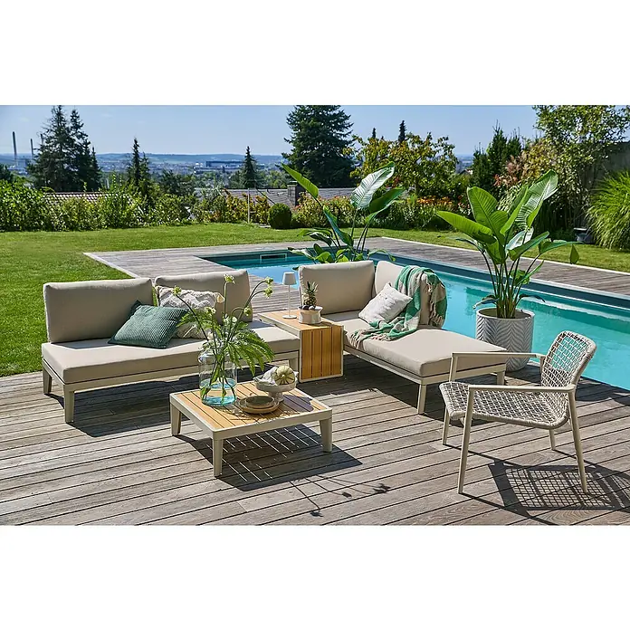 Sunfun Loungemöbel-Set Solo Rope XV - 5 -tlg., Aluminium/Polyrattan/Olefin, Light-Greige - Einladende Gartengarnitur mit bequemen Sofas, einem Couchtisch und einem Sessel auf einer Holzterrasse, ideal zum Entspannen im Freien.