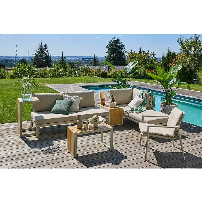 Sunfun Loungemöbel-Set Solo Rope I - 7 -tlg., Aluminium/Polyrattan/Olefin, Light-Greige - Elegante Gartenmöbel-Sets mit stilvollem Design auf einer Holzterrasse neben einem Pool, perfekt für entspannte Stunden im Freien.