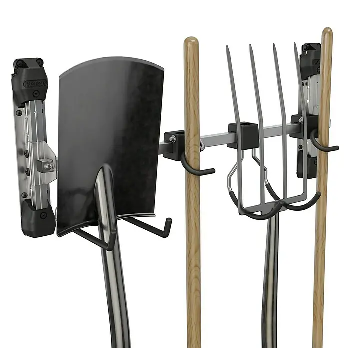 Keter Werkzeugleiste - B x L: 74 x 15 cm, Passend für: Keter Gerätehäuser - Nahaufnahme eines Lagerregals mit Gartengeräten. Das Rack ist eine großartige Lösung für die Organisation Ihrer Werkzeuge.