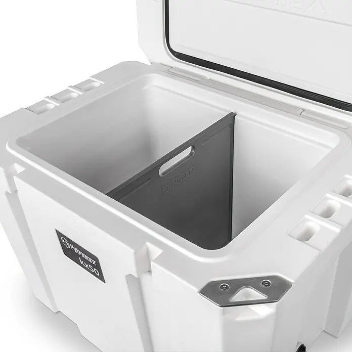 Petromax Schneidebrett - Passend für: Petromax Kühlbox 50l, Kunststoff - Petromax KX50 Kühlbox mit Trennwand zur optimalen Organisation von Lebensmitteln und Getränken. Die robuste Kühlbox hält zuverlässig kalt.
