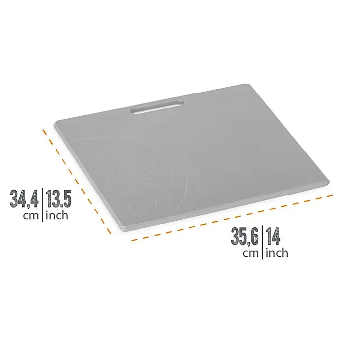 Petromax Schneidebrett - Passend für: Petromax Kühlbox 50l, Kunststoff - Graue Schneidebrett mit Griffloch und Maßen 34,4 x 35,6 cm, bzw. 13.5 x 14 Zoll. Ideal zum Zubereiten von Speisen.