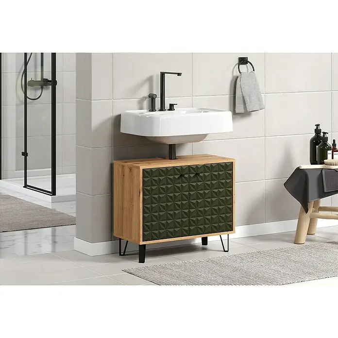 Riva Waschtischunterschrank Flower - B x T x H: 70 x 34 x 59 cm, Dark Green/Artisan Eiche, Matt - Modernes Badezimmer mit Waschtischunterschrank in Holz und Grün. Das Waschbecken ist weiß und die Armaturen sind schwarz.