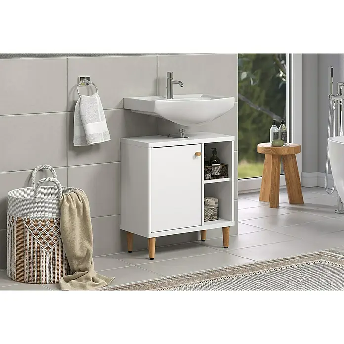 Riva Waschtischunterschrank Click - Werkzeuglos montierbar - B x T x H: 60 x 30 x 65 cm, Weiß, Matt - Das moderne Badezimmer-Waschbecken mit einem weißen Unterschrank, ergänzt durch Holzdetails, bietet stilvollen Stauraum. Handtuch und Deko vervollständigen das Bild.