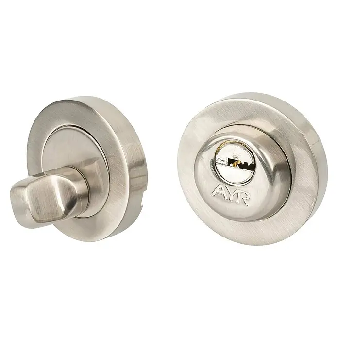 AYR Close Pestillo con bloqueo 103-50 CM - Acero, Cromado mate - Imagen de una cerradura de puerta con un pomo giratorio en un lado y un ojo de cerradura en el otro, ambos acabados en níquel cepillado.