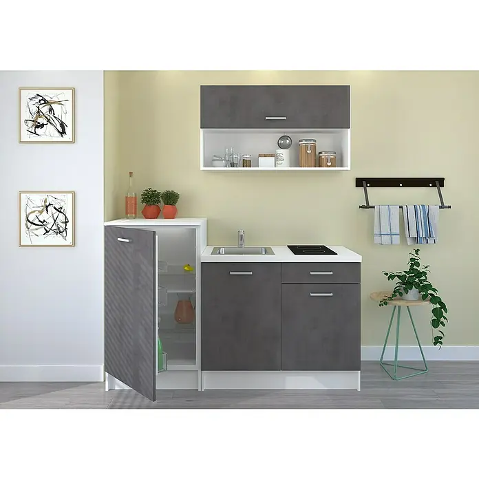 Stolarz-Lempert Küchenleerblock Smart - Breite: 160 cm, Grau, Ohne Elektrogeräte - Das Bild zeigt eine kompakte Küchenzeile in Grau und Weiß mit offenem Kühlschrank, Hängeschrank und praktischer Arbeitsfläche, ideal für kleine Räume.