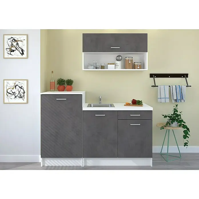 Stolarz-Lempert Küchenleerblock Smart - Breite: 160 cm, Grau, Ohne Elektrogeräte - Küchenzeile mit grauen Schränken, weißer Arbeitsplatte, Spüle und Hängeschrank. An der Wand hängen Kunstwerke und ein Handtuchhalter.