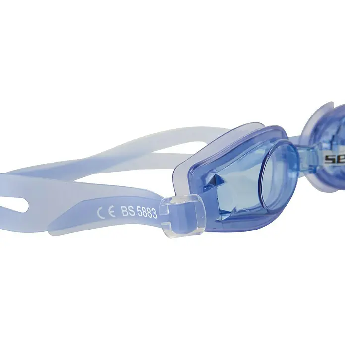 Seac Sub Gafas de natación Kleo JR - Azul, Apto para: Niños - Primer plano de gafas de natación azules, perfectas para el entrenamiento de natación. Ofrecen visión clara y comodidad en el agua.