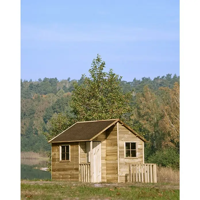 Spielhaus Marco - L x B x H: 217 x 182 x 174 cm, Holz, Natur - Eine kleine Holzhütte mit braunem Dach, umgeben von Bäumen und Natur, die eine ruhige und friedliche Atmosphäre ausstrahlt.
