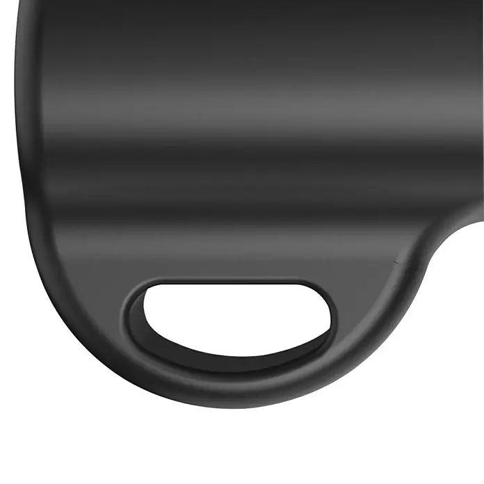 Hama Audio-Adapter USB-C 90° Winkelstecker - Klinkenbuchse 3,5 mm - Nahaufnahme eines schwarzen Produkts mit einer länglichen Öffnung, das ein modernes und minimalistisches Design aufweist.